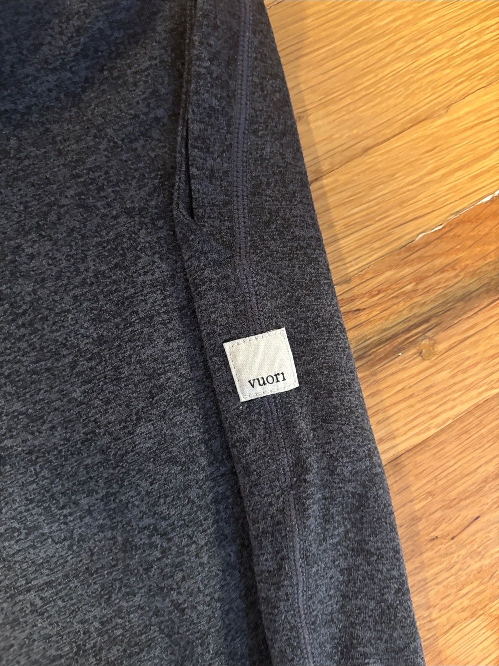 Vuori women’s Charcoal Gray Jogger Sweatpants - Picture 2 of 2